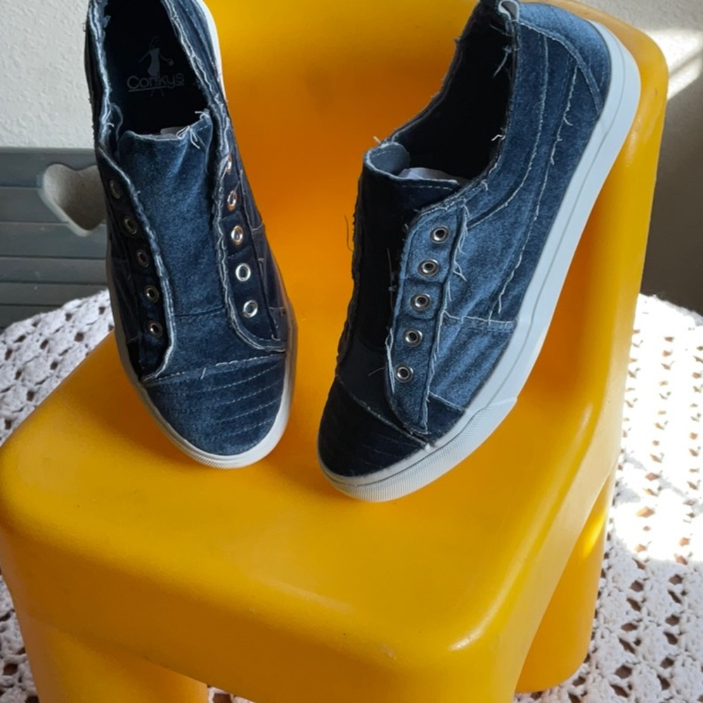 Nwot corkys babaloo sneakers